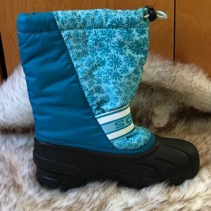 Sorel Girls’ winter boots size 3 blue snowflakes